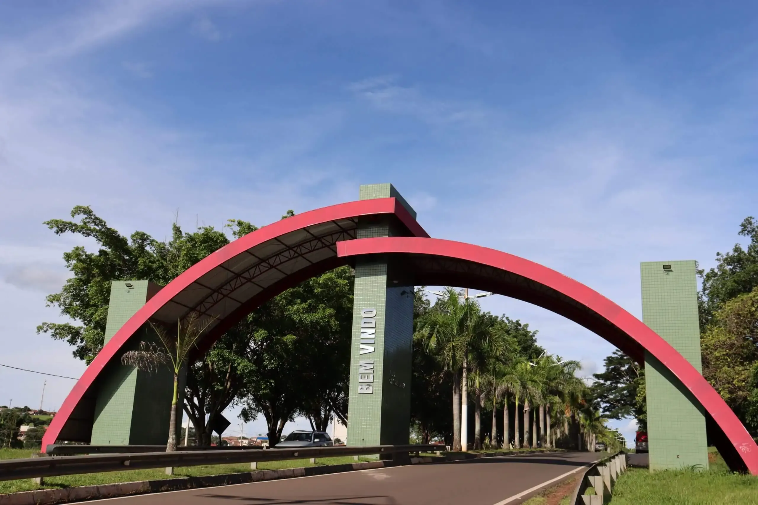 Câmara de Santa Adélia (SP) atualiza edital de concurso público com salários de até R$ 6,3 mil