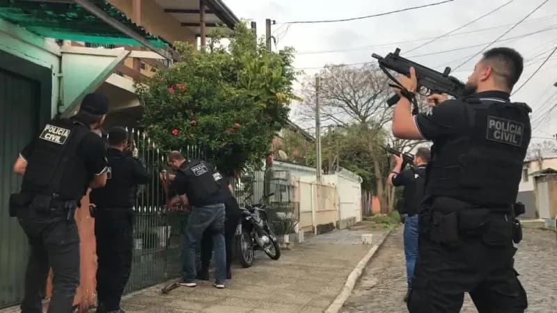 Golpe do concurso falso: quadrilha cobrava taxas por Pix em sites que imitavam alistamento militar e seleções públicas